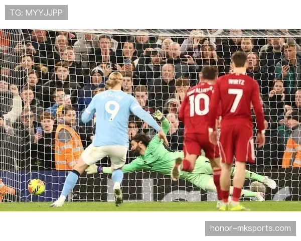 库尔图瓦对利物浦曼城的极限扑救名场面解析