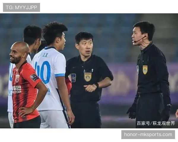 担架入场规则如何界定裁判权力与比赛连续性？