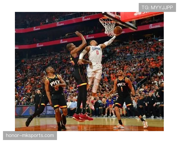 拉塞尔·威斯布鲁克的突破助攻提升球队关键时刻进攻效率