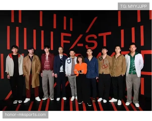 鲍春来私下像个精致中年买手，球场那股狠劲儿藏哪儿了感觉都变成逛街气场了